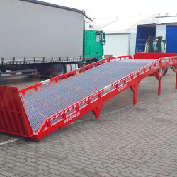 Stacionární nakládací rampa s vodorovnou plošinou